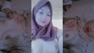 Bokep Jilbab SMP Cantik Remas Toket Gede