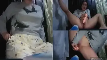 Cewek Imut Mainin Dildo Gede Memek Merah Becek Viral